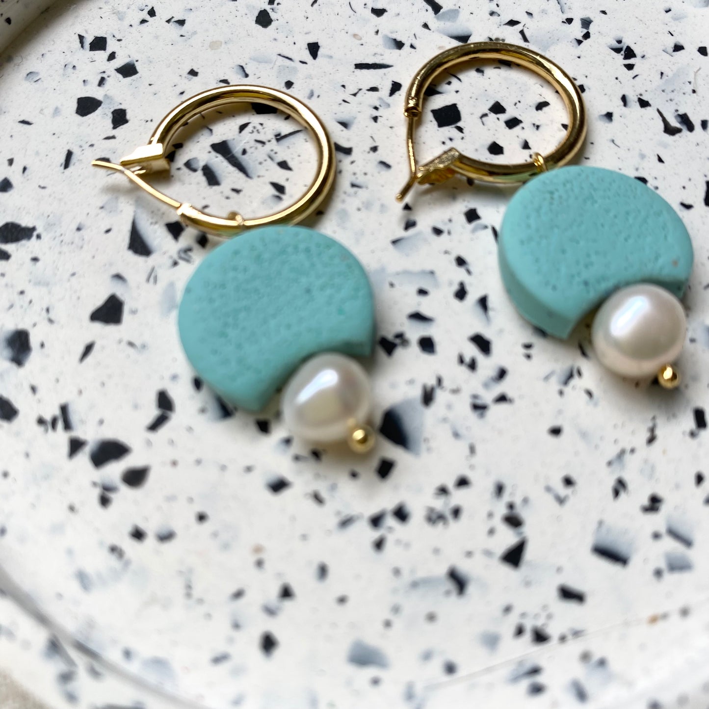 Small Dangles Hoop Earrings with Pearl